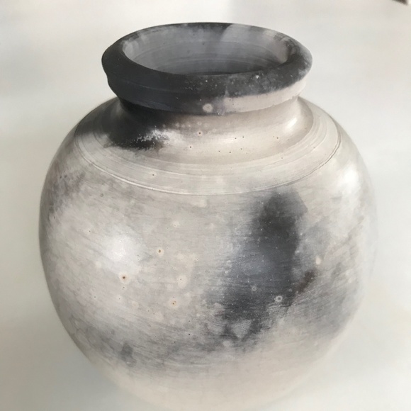 Beautiful raku fired ceramic pot. - Picture 1 of 4